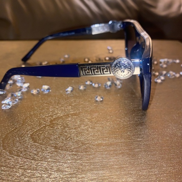 Gold-rimmed Versace Inspired Imitation Sunglasses - Picture 4 of 5